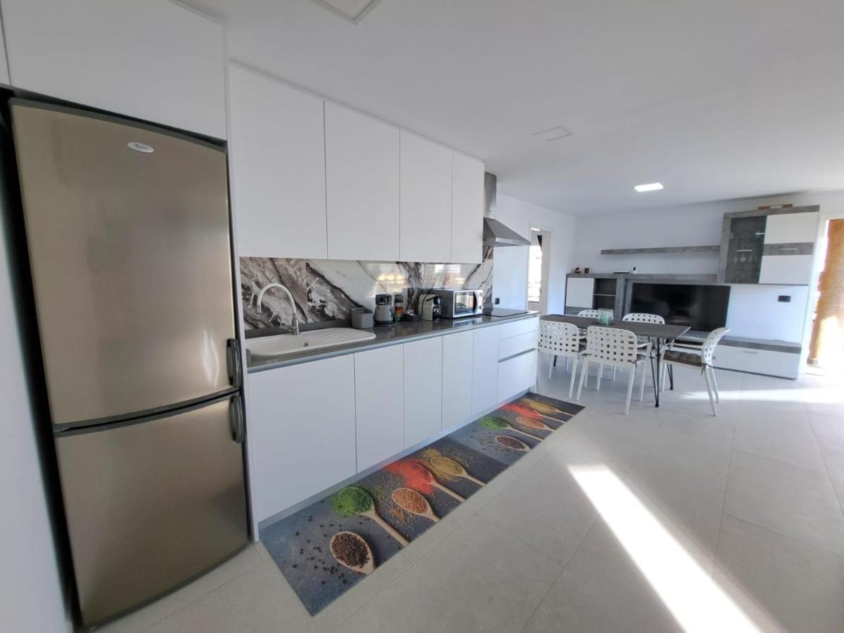 Newly Reformed 2 Bedroom Apartment In The Center Of Los Cristianos Los Cristianos  Buitenkant foto